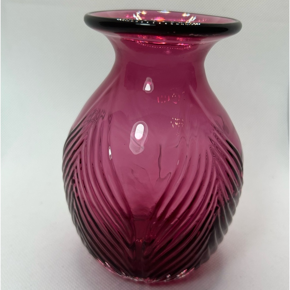 Vintage Pilgrim cranberry swirled feathered small glass vase stamped 5 inches